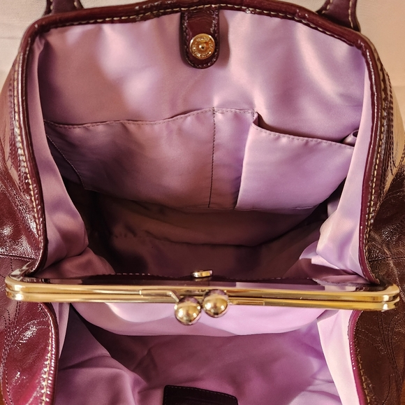 Spotless deep plum "Nora" Kisslock in patent leather. - Picture 9 of 11